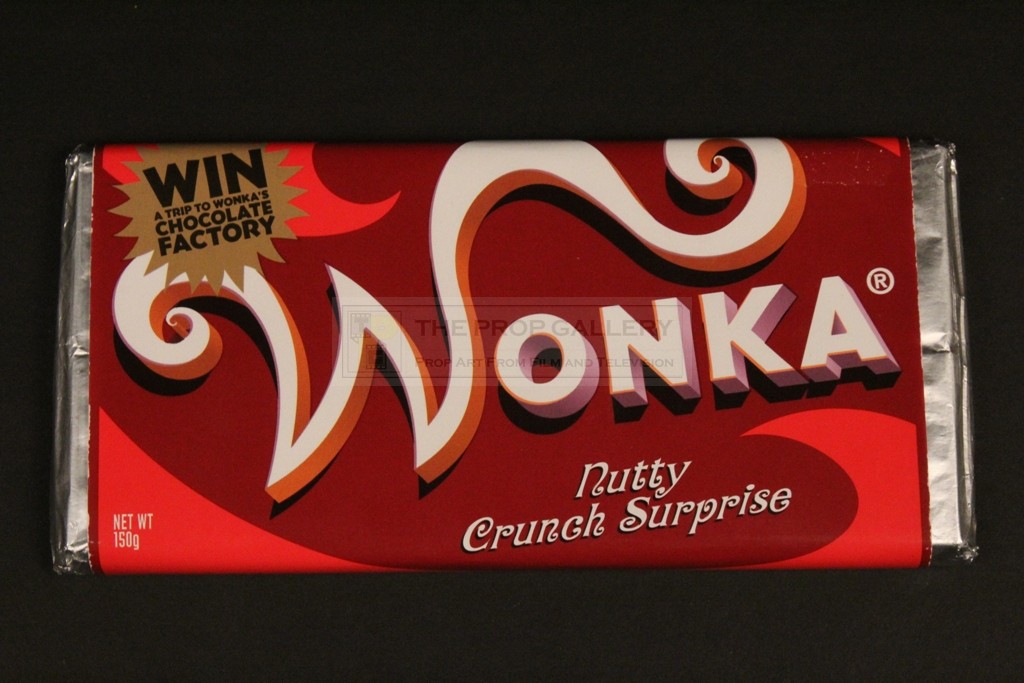 Вонки 2023. Этикетка шоколада Вилли Вонка. Wonka Chocolate Bar. Шрифт Вилли Вонка. Willy Wonka этикетка шоколадка.